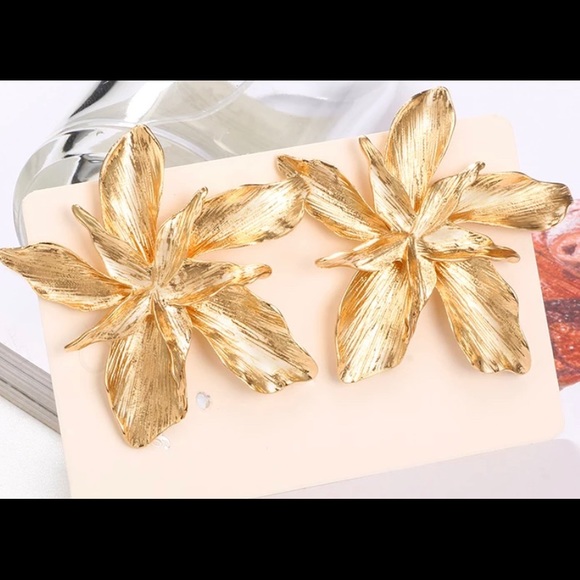 Star leaf shaped statement good studs - Picture 2 of 2